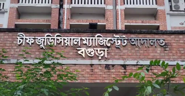 বগুড়ায় আদালত থেকে হত‍্যার আসামি পালায়ন