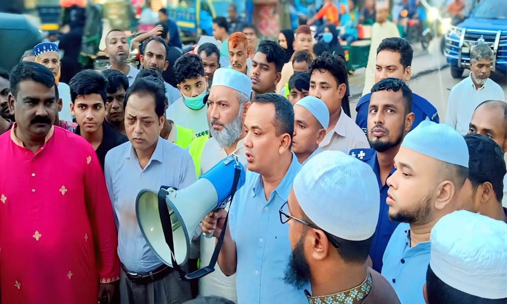 যানজট নিরসনে লোহাগাড়া থানা প্রশাসনের উচ্ছেদ অভিযান