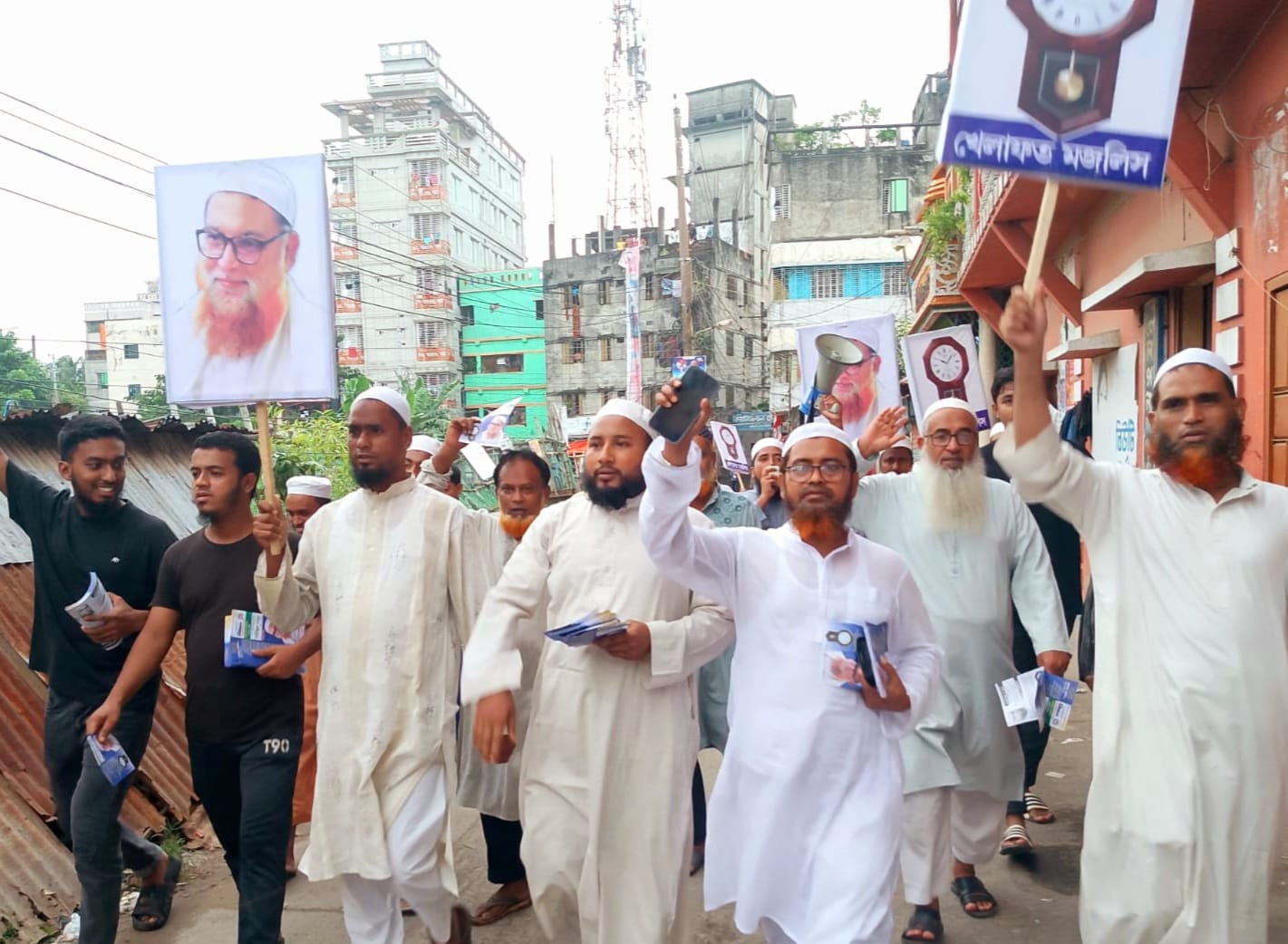 নাসিক ১৪নং ওয়ার্ডে এমপি প্রার্থী সিরাজুল মামুনের পক্ষে গণসংযোগ।