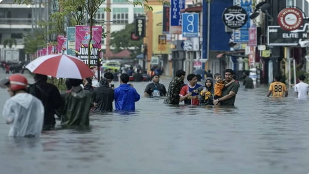 মালয়েশিয়ার বিভিন্ন রাজ্যে ভয়াবহ বন্যা