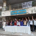 Picture of ১৩ দফা ইশতেহার ঘোষণা করার পর উচ্ছসিত শিক্ষার্থীরা