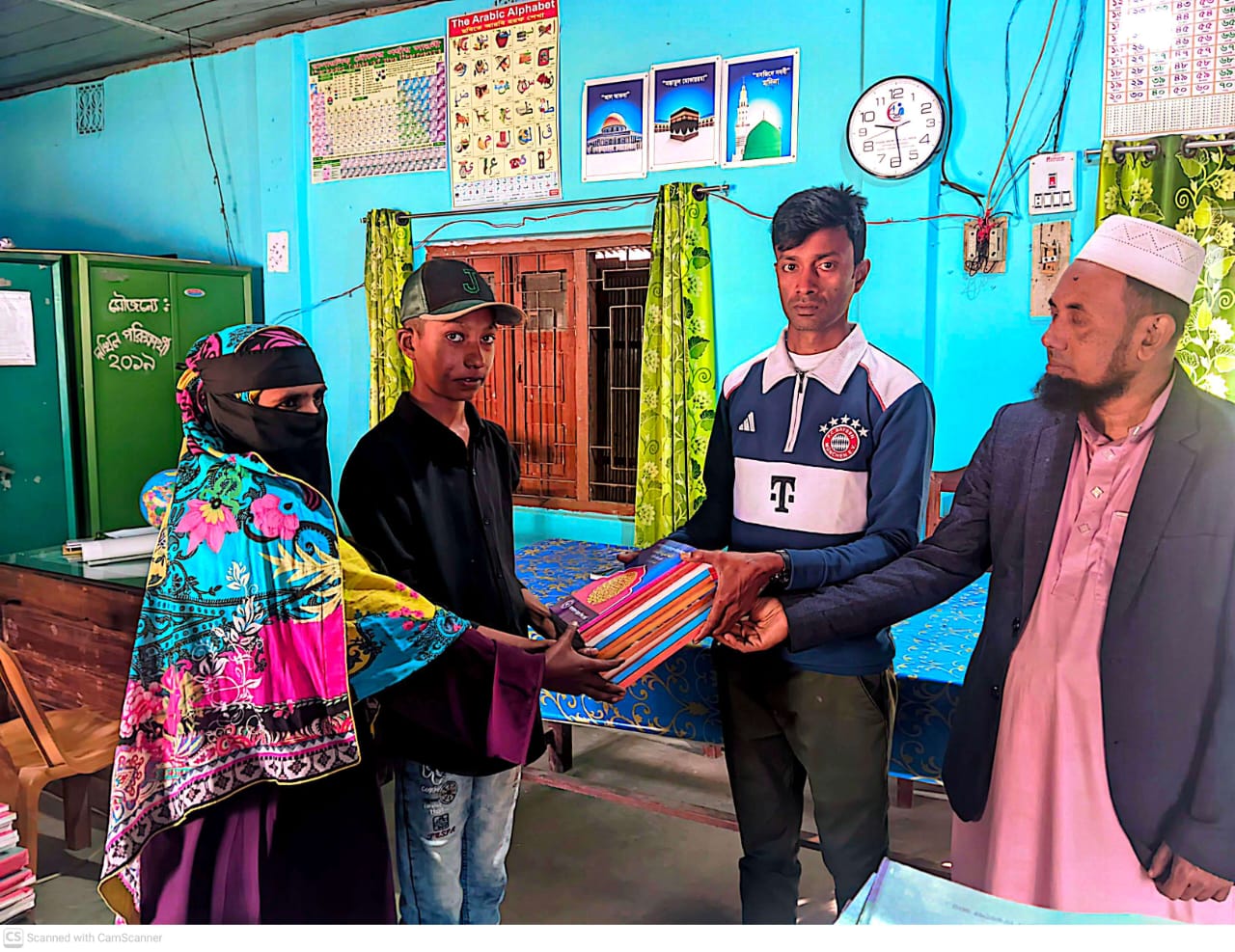 অসহায় শিক্ষার্থীর শিক্ষাজীবনে পাশে দাঁড়ালেন স্বেচ্ছাসেবক দল নেতা আমান উল্লাহ্