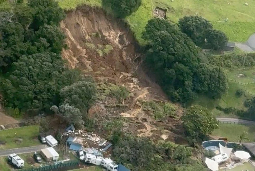 নিউজিল্যান্ডে ভয়াবহ ভূমিধস : বহু মানুষ নিখোঁজ, উদ্ধার অভিযান জোরদার