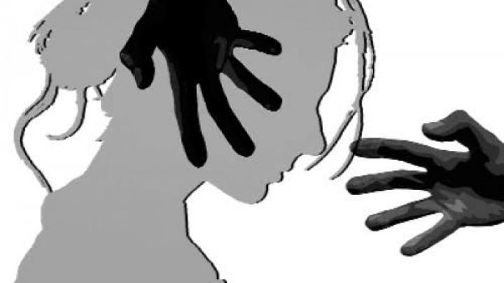 বিয়ে দিতে রাজি না হওয়ায় স্কুলছাত্রীকে তুলে নেওয়ার অভিযোগ