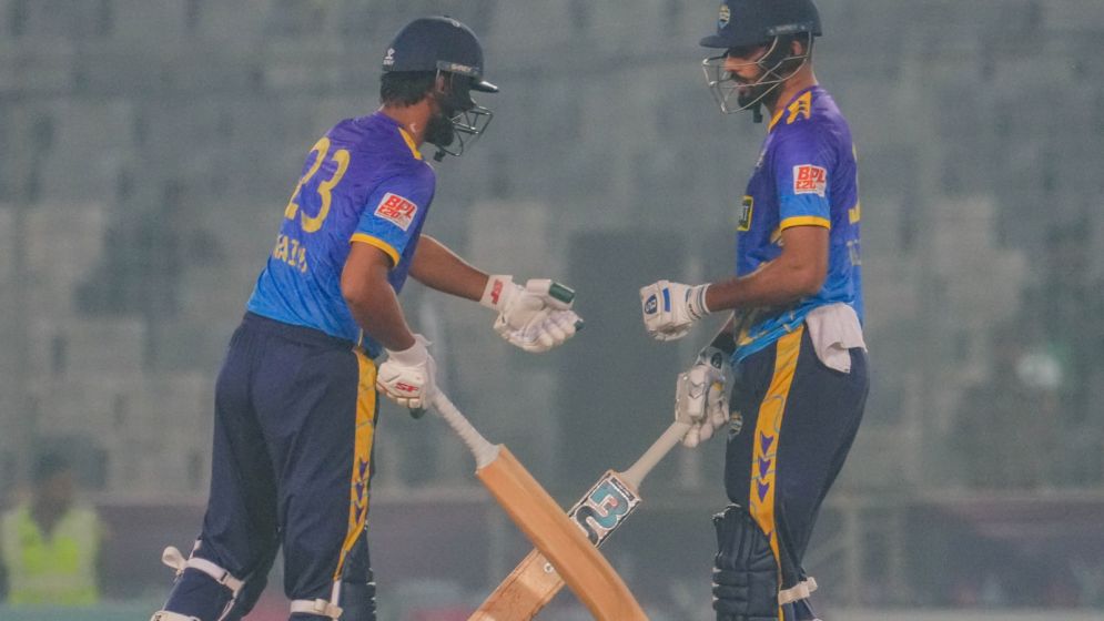 ৩৯ রানে ৩ উইকেট হারিয়ে চাপে চট্টগ্রাম