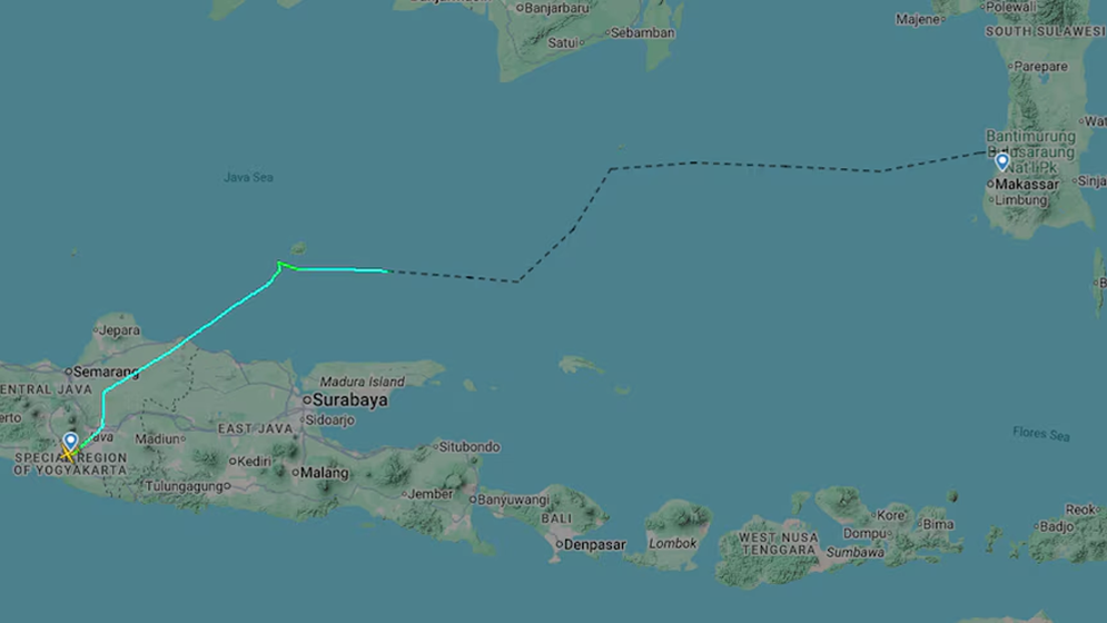 ইন্দোনেশিয়ায় ১১ আরোহীসহ বিমান নিখোঁজ