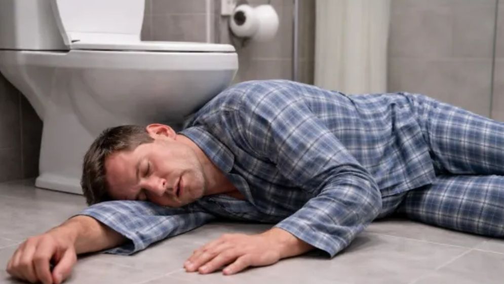 প্রস্রাবের সময় কেন অনেকে অজ্ঞান হয়ে পড়েন ?