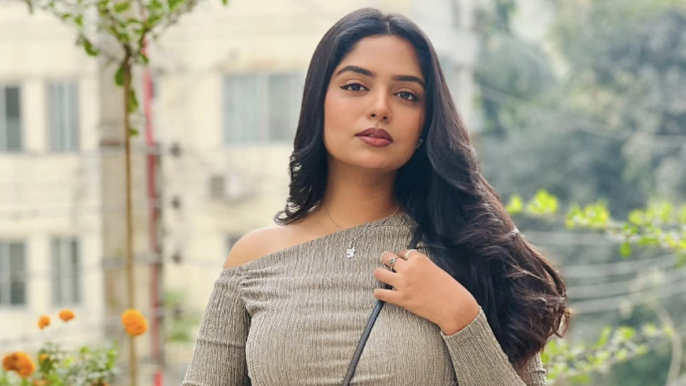 আপনাদের কিছু না কিছু বলতেই হবে: হিমি