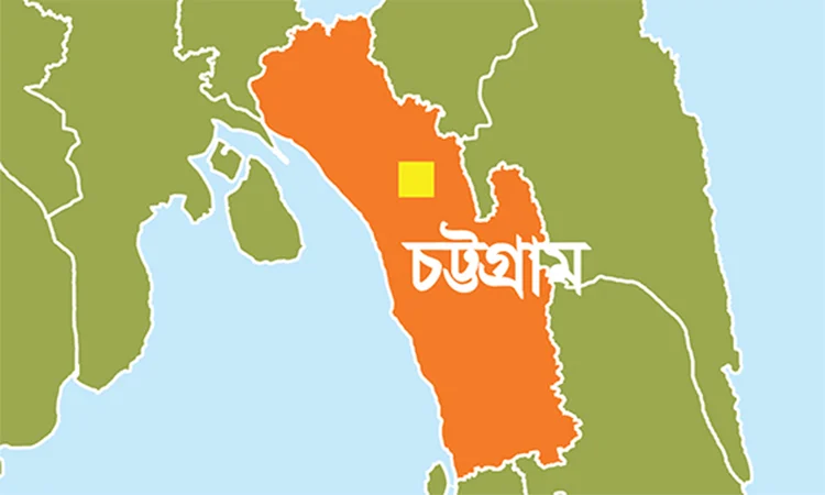 চন্দনাইশে দুই বাসের মুখোমুখি সংঘর্ষ, আহত যাত্রীরা