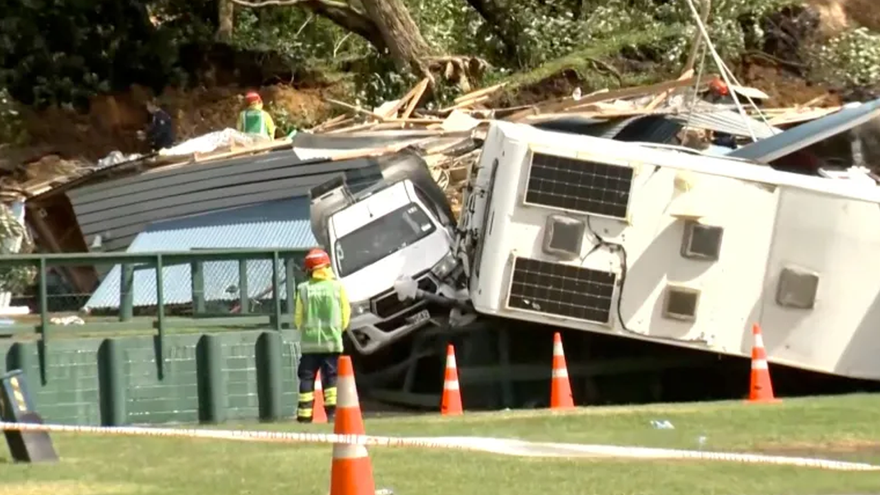 নিউজিল্যান্ডে দুই কিশোরসহ ছয়জন নিখোঁজ