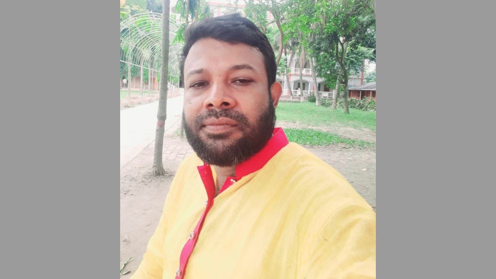 সহকারী অধ্যাপককে গলাকেটে হত্যা, বিক্ষুদ্ধ জনতার আগুনে বৃদ্ধার মৃত্যু