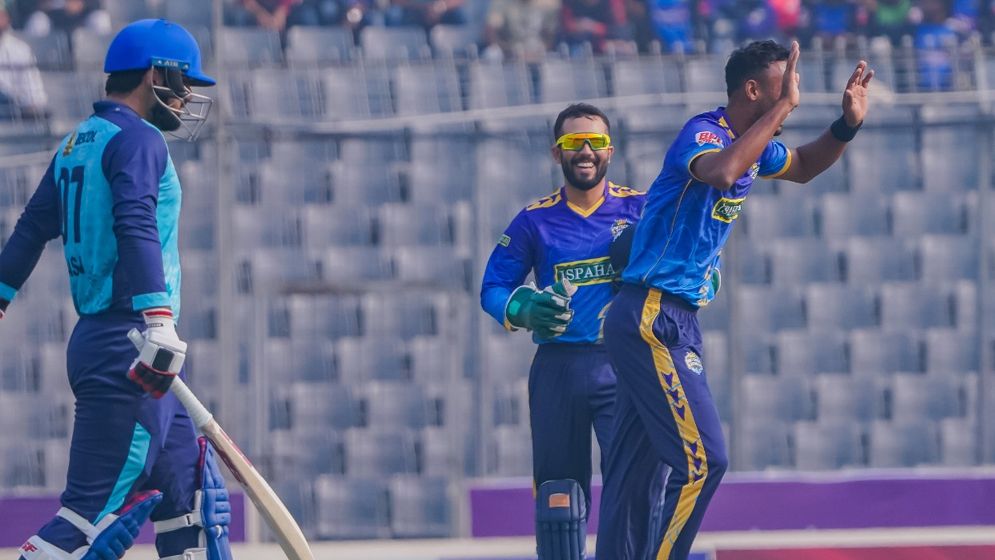 সবার আগে নোয়াখালীর বিদায়