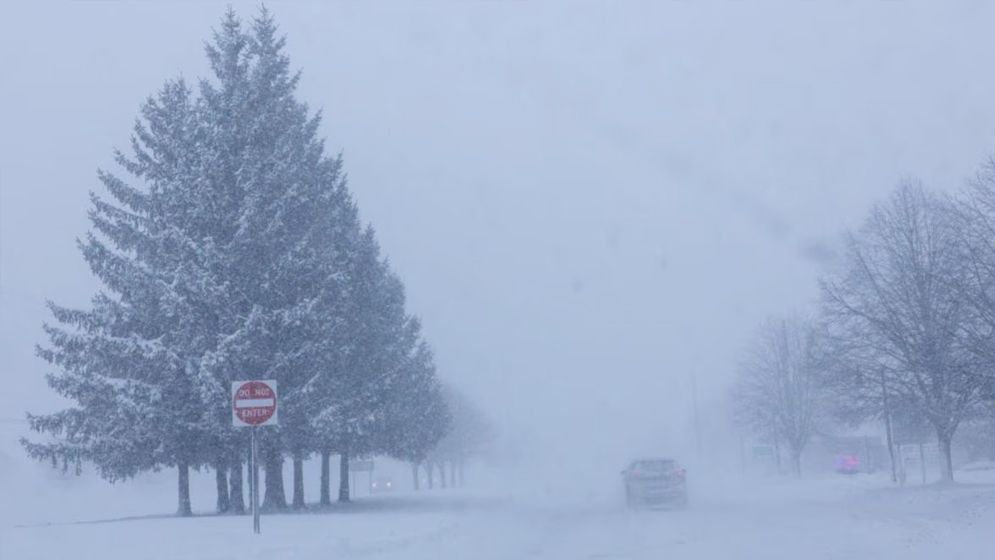 শীতকালীন ঝড়ে বিদ্যুৎবিচ্ছিন্ন দেড় লাখের বেশি মার্কিনি