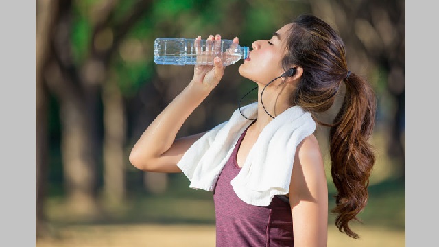 প্লাস্টিকের বোতলে পানি পান, অজান্তেই কি আপনার অগ্ন্যাশয় ধ্বংস হচ্ছে?