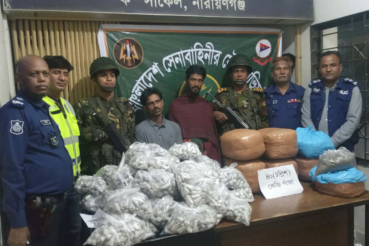 নারায়ণগঞ্জে যৌথবাহিনীর অভিযানে গাজাসহ গ্রেফতার ২