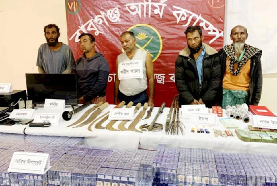বরিশালে মাদক ও অস্ত্রসহ আটক ৫