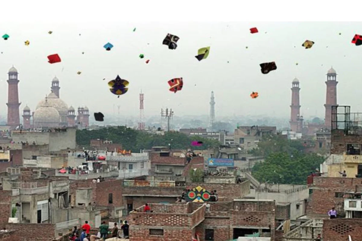 ১৯ বছর পর পাকিস্তানে ফিরল ঘুড়ি উৎসব