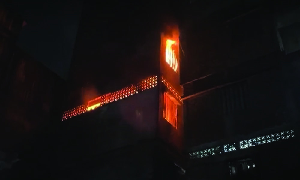 পুরান ঢাকার জুতার কারখানার আগুন নিয়ন্ত্রণে