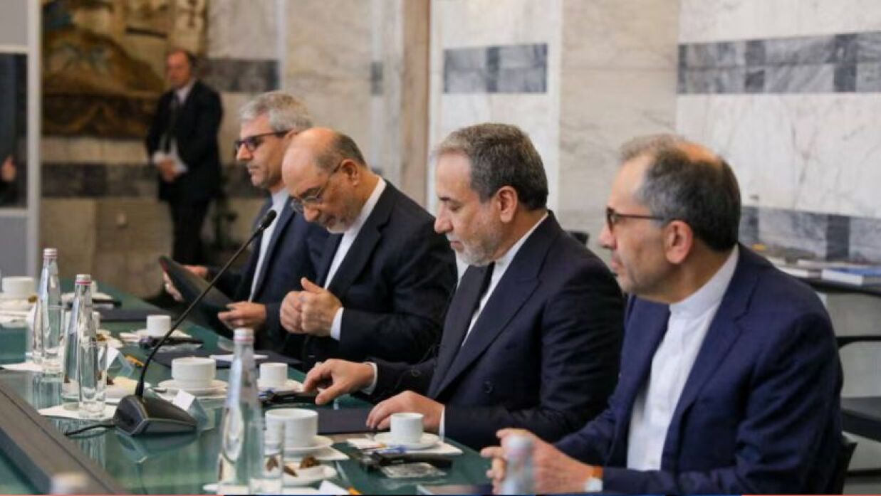 পরমাণু ইস্যুতে আজ বৈঠকে বসছে যুক্তরাষ্ট্র-ইরান