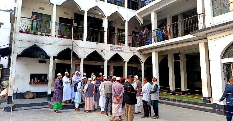 ‌‘১৭ বছর পর ভোট দিয়েছি, অন্য রকম আনন্দ লাগছে’