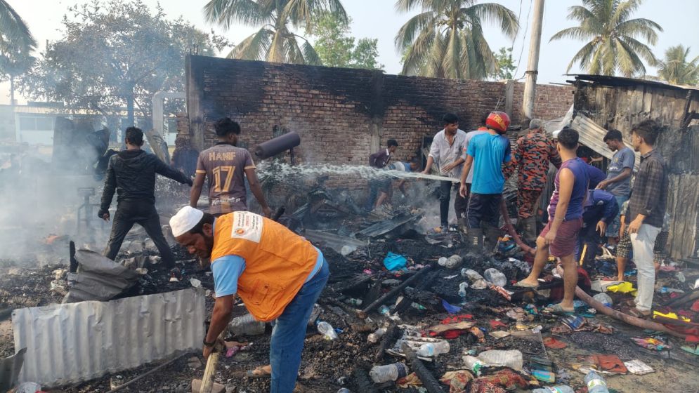 ভয়াবহ আগুনে ৮ ব্যবসা-প্রতিষ্ঠান পুড়ে ছাই