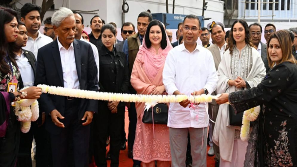 সপরিবারে বইমেলায় তারেক রহমান