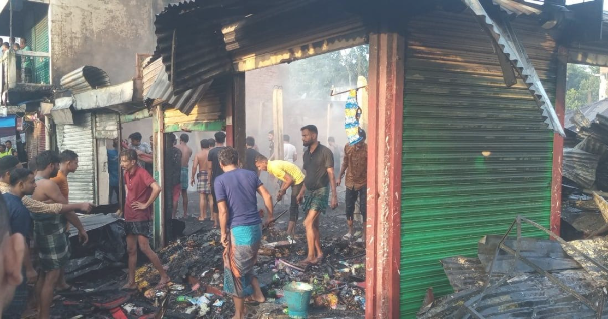 আগুনে পুড়ে ছাই ৮ ব্যবসা প্রতিষ্ঠান