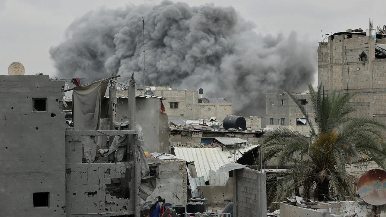 গাজায় রাতভর ইসরাইলি হামলা, নিহত ১০