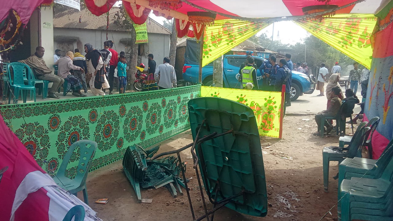 বিএনপির নির্বাচনী ক্যাম্পে আগুন দিল দুর্বৃত্তরা