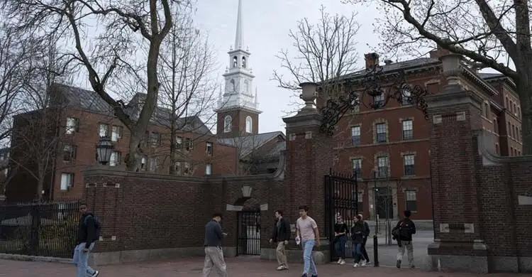 হামাসের পক্ষে অবস্থান নেওয়ায় হার্ভার্ড বিশ্ববিদ্যালয়ের ফান্ডিং বন্ধ: পেন্টাগন