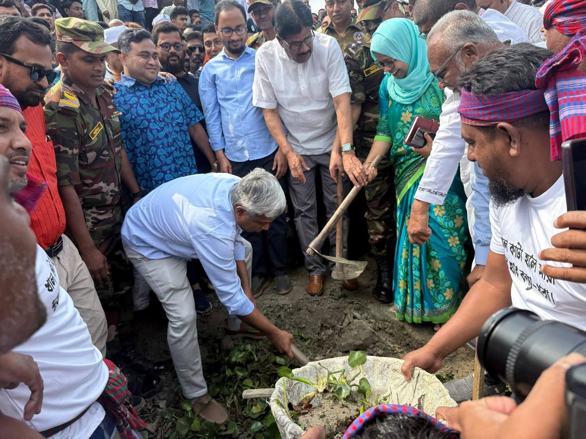 কেশবপুরে বুরুলি খাল খনন কাজের উদ্বোধন করলেন প্রতিমন্ত্রী অমিত