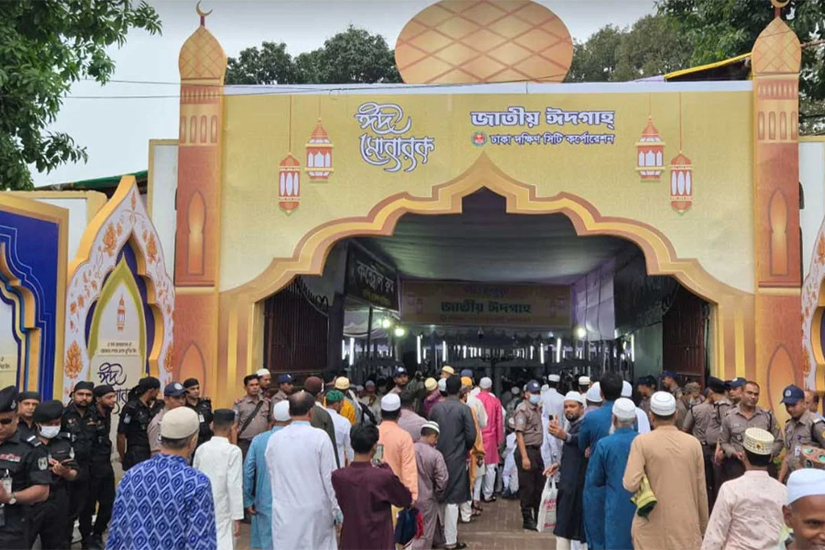 জাতীয় ঈদগাহ ময়দানে মুসল্লির ঢল