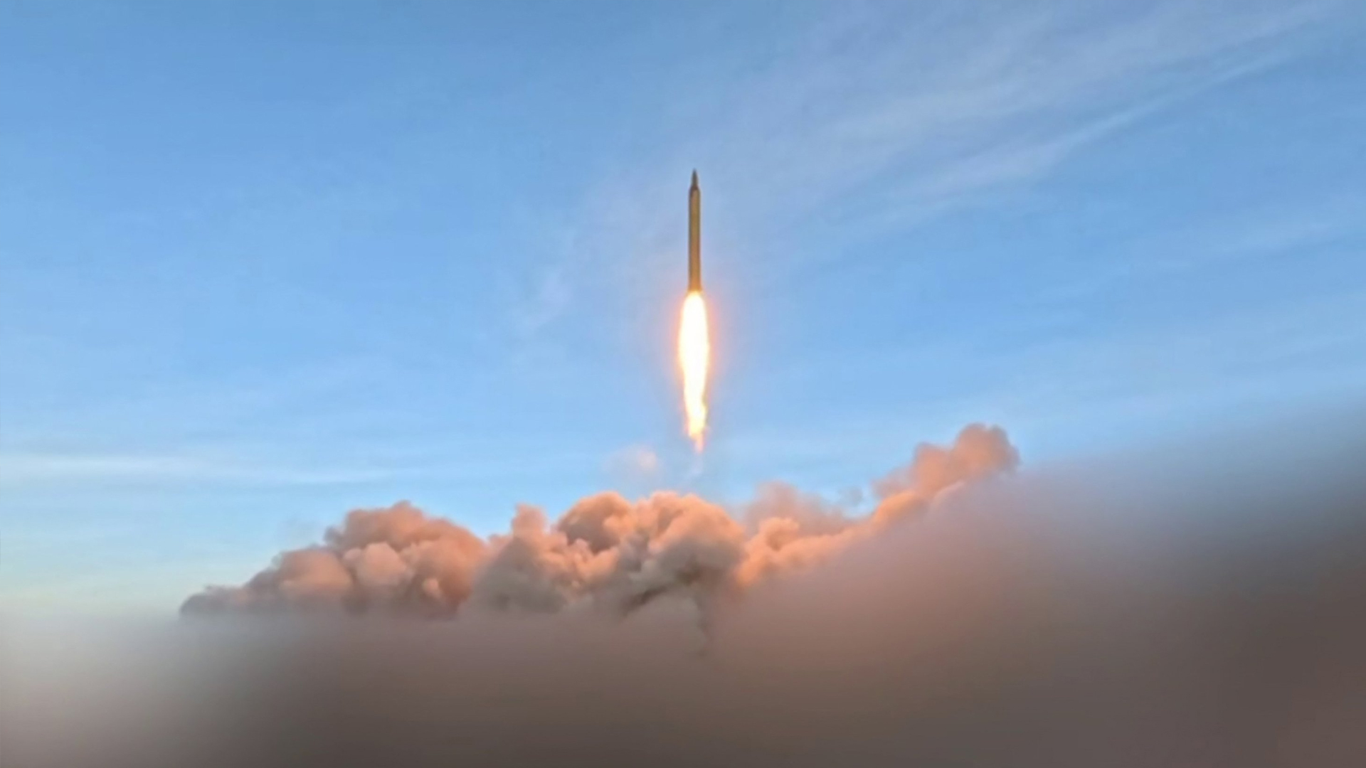 কুয়েতে সামরিক ঘাঁটিতে আঘাত হানল ইরানের ক্ষেপণাস্ত্র, ১০ সেনা আহত