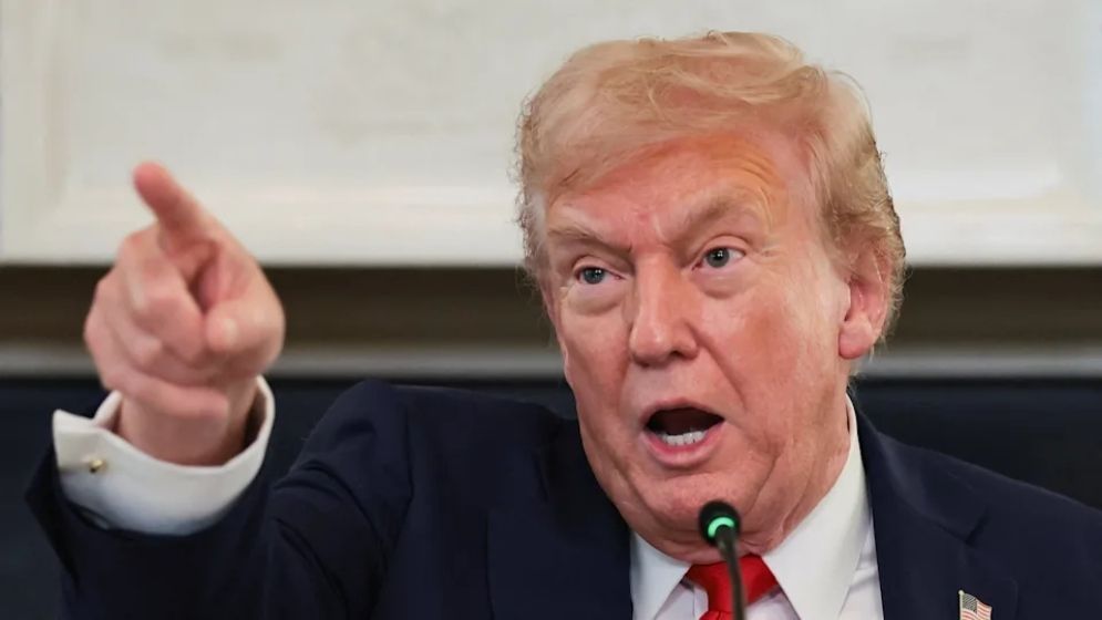 ইরানের কোনো প্রতিরক্ষা ব্যবস্থাই নেই, চাইলেই খারগ দখল করতে পারি: ট্রাম্প