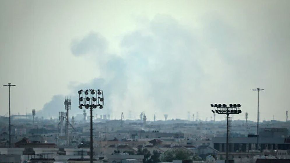 বিস্ফোরণে কাঁপল আবুধাবি ও দোহা