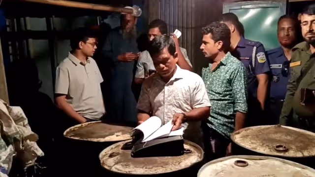 কেন্দুয়ায় গুদামে মজুত ৮০০ লিটার পেট্রোল, ৪০ হাজার টাকা জরিমানা