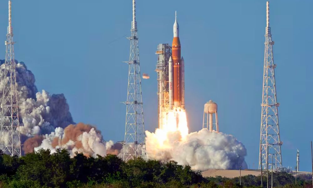 ৫৪ বছর পর আবারও চাঁদের পথে মানুষ