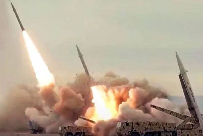 শতাধিক মিসাইল-ড্রোন দিয়ে মার্কিন-ইসরায়েলি টার্গেটে ইরানের তাণ্ডব