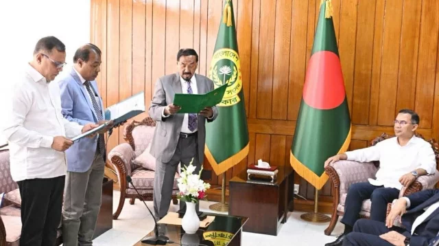 শপথ নিলেন নবনির্বাচিত দুই এমপি