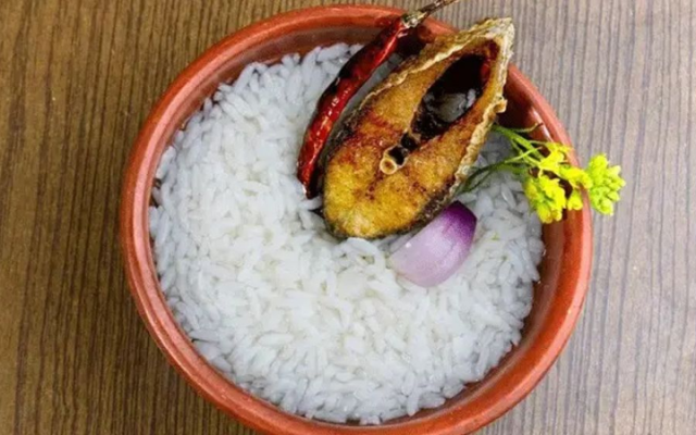গরমে পান্তা ভাত খাওয়ার উপকারিতা জানুন