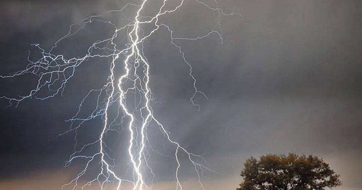 ছয় জেলায় বজ্রপাতে ১২ জনের মৃত্যু