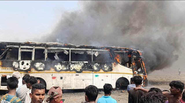 কুমিল্লায় একসঙ্গে ৩ বাসে আগুন