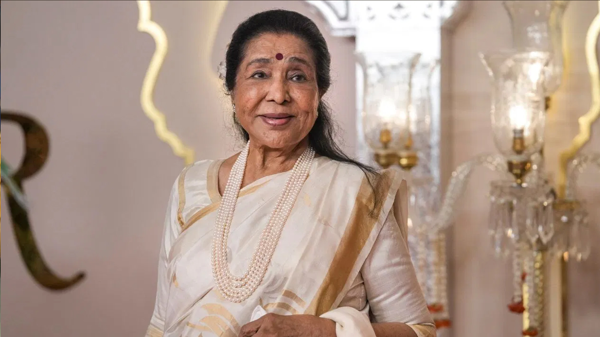 কিংবদন্তি সংগীতশিল্পী আশা ভোসলে মারা গেছেন