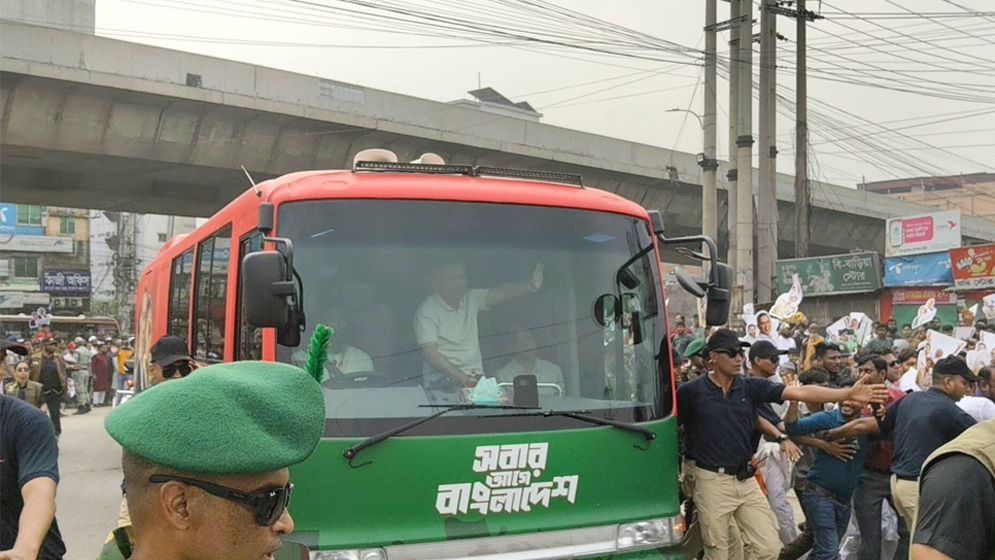 চাষির হাতে ‘কৃষক কার্ড’ তুলে দিতে টাঙ্গাইলে পৌঁছেছেন প্রধানমন্ত্রী