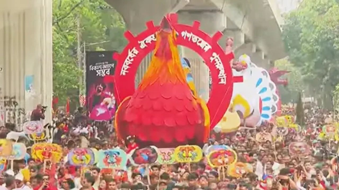 চারুকলা থেকে বের হয়েছে ‘বৈশাখী শোভাযাত্রা’