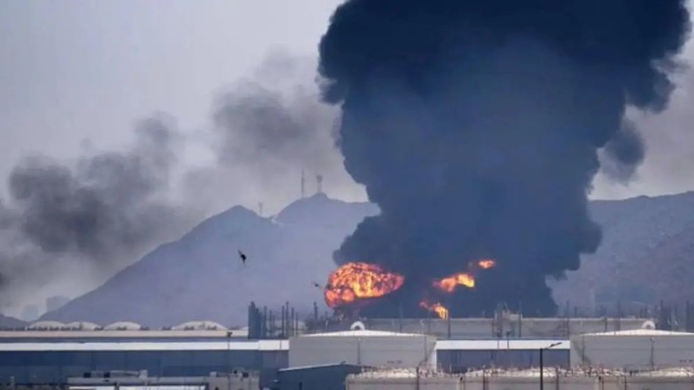 কুয়েতের তেল শোধনাগারে ইরানের হামলা, ভয়াবহ আগুন