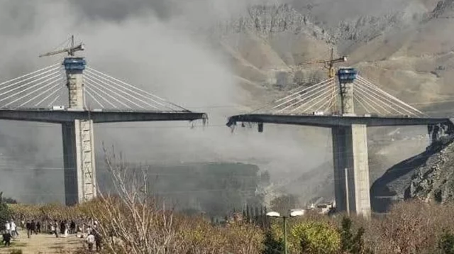 ইরানের বৃহত্তম সেতু গুঁড়িয়ে দিল মার্কিন বাহিনী