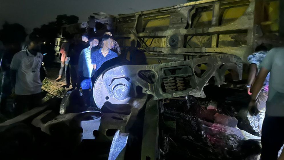 সিলেটে তেলবাহী ট্রেন লাইনচ্যুত, রেল যোগাযোগ বন্ধ