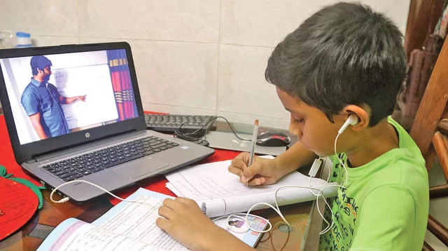 শিক্ষাপ্রতিষ্ঠানে অনলাইন ক্লাশ শুরু