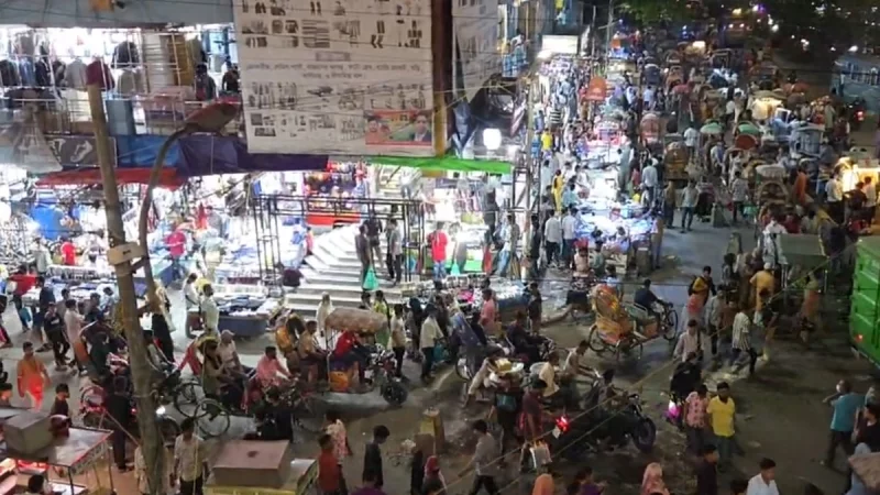 সন্ধ্যার পরও খোলা দোকানপাট মানছে না নির্দেশনা